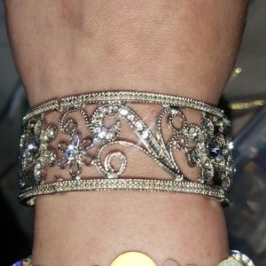 Cute silver Crystal streachy bracelet